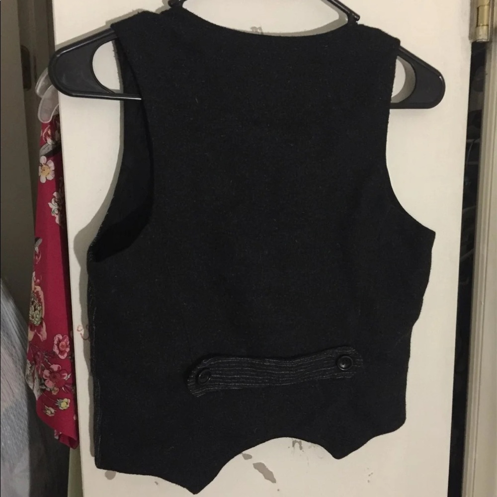 Vest - Picture 3 of 3